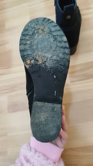 Botas negras con cuña