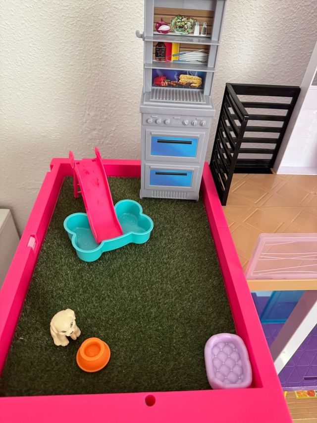 Casa Barbie  dreamhouse mide 109cm
