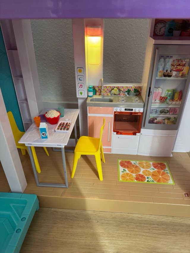 Casa Barbie  dreamhouse mide 109cm