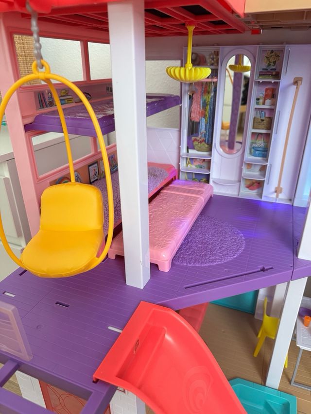 Casa Barbie  dreamhouse mide 109cm