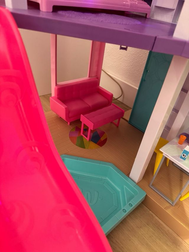 Casa Barbie  dreamhouse mide 109cm