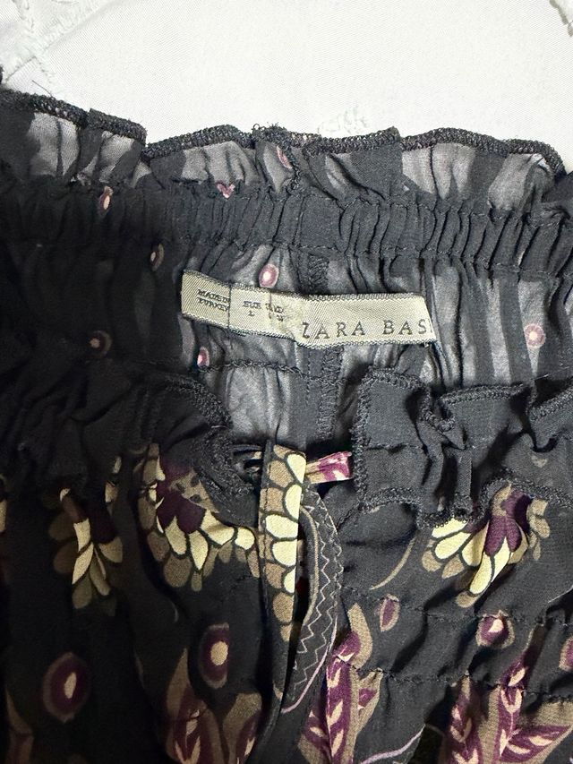 Vestido negro con estampado morado