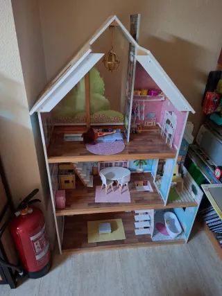 Casa de muñecas de madera