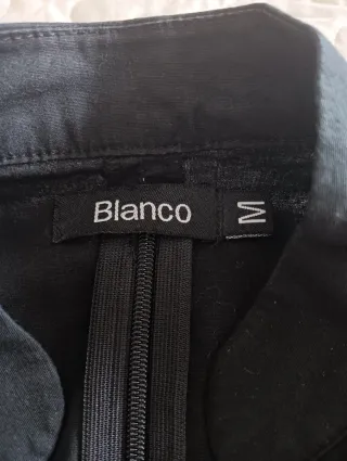 Camisa negra con tachuelas plateadas