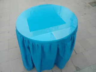 Cristal mesa y ropa camilla