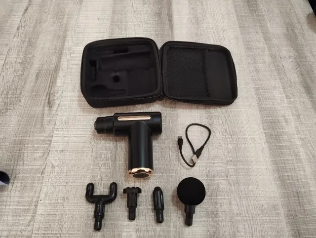 Pistola Masajeador Negra y Dorada