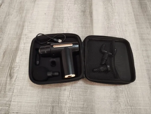 Pistola Masajeador Negra y Dorada