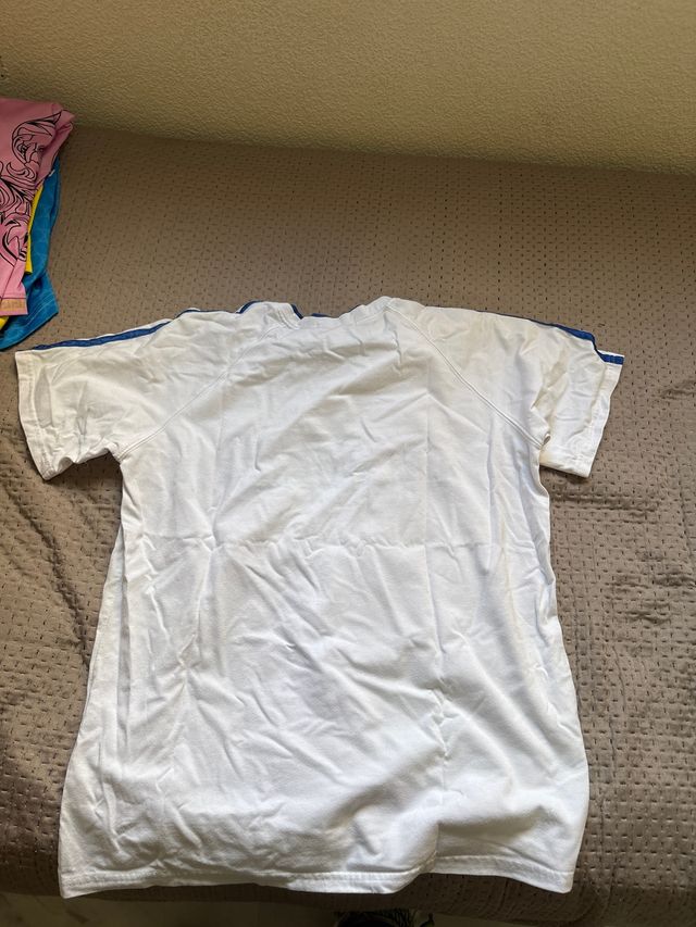 Camiseta de fútbol blanca