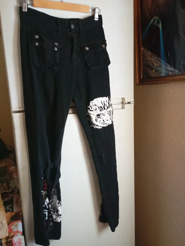 Pantalones negros con parches