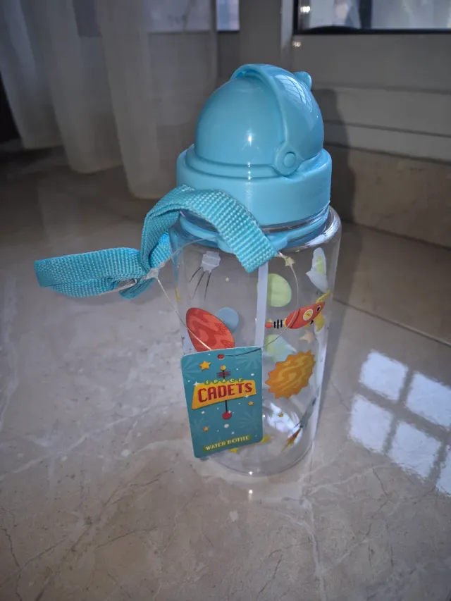 Botella agua infantil con pajita