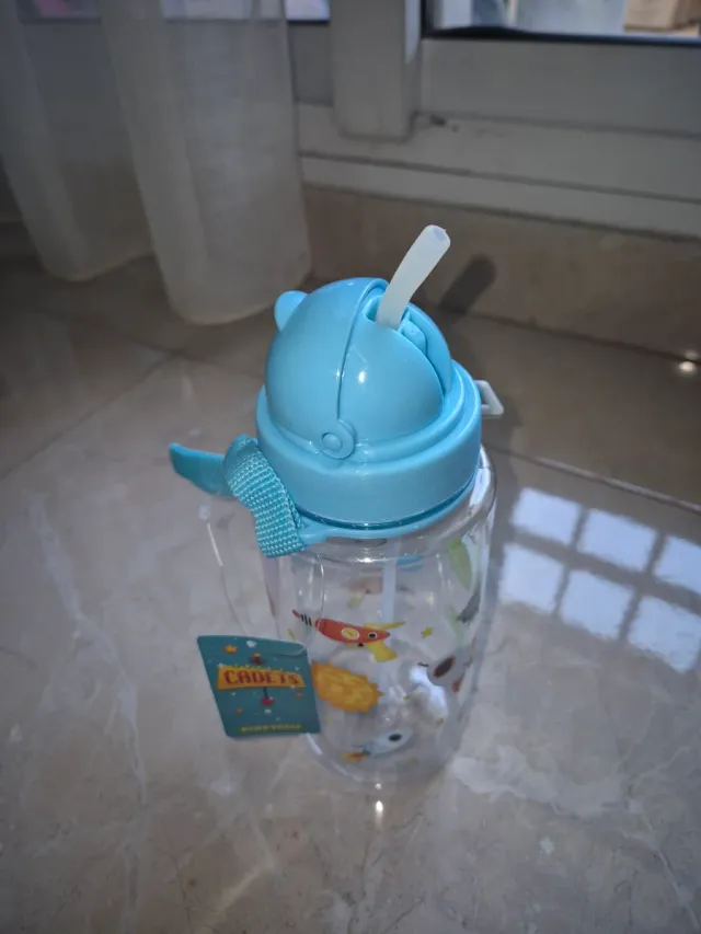 Botella agua infantil con pajita