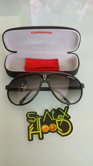 Gafas de sol Carrera negras y rojas