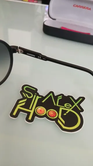 Gafas de sol Carrera negras y rojas