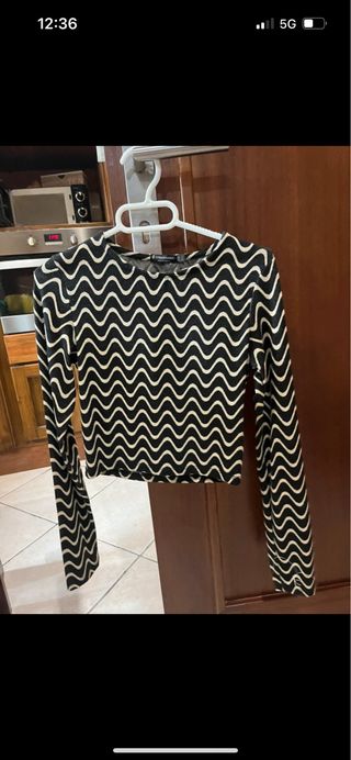 Top Stradivarius mangas larga.