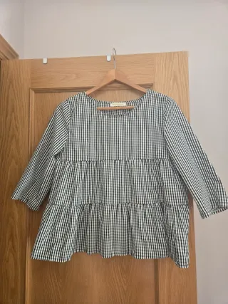 Blusa cuadros blanco y negro volantes