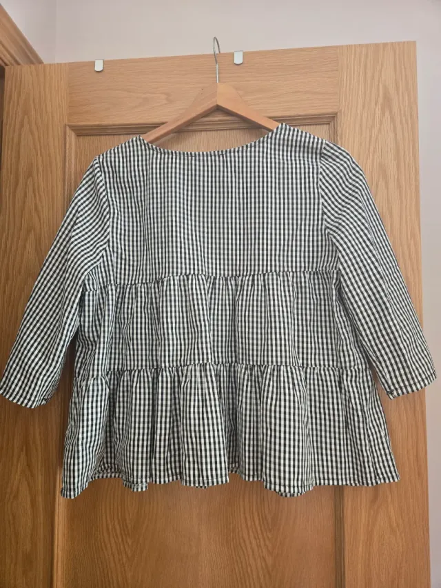 Blusa cuadros blanco y negro volantes
