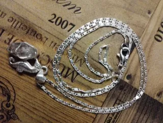 Ciondolo Cavalluccio Marino Argento e Diamante