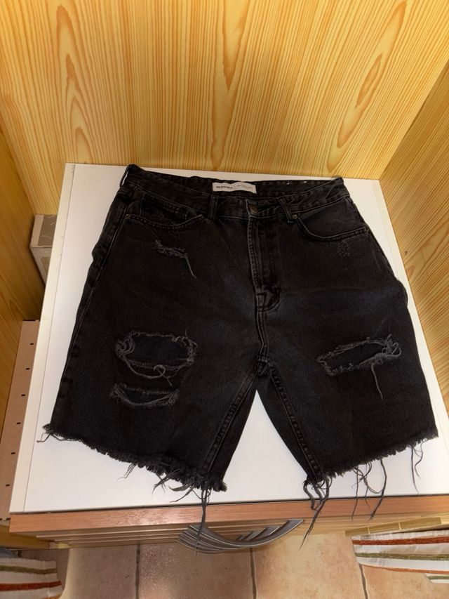 Vaqueros cortos rotos Bershka - Talla 40 (EU)