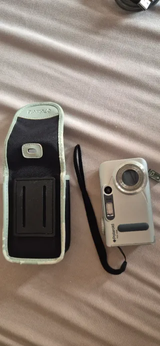 Fotocamera Polaroid con custodia