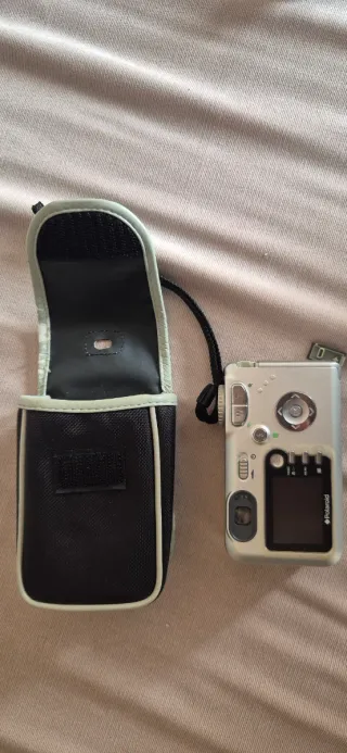 Fotocamera Polaroid con custodia