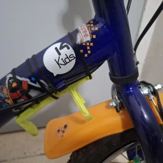 Bicicleta infantil 14"  color azul y naranja.