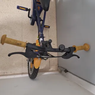 Bicicleta infantil 14"  color azul y naranja.