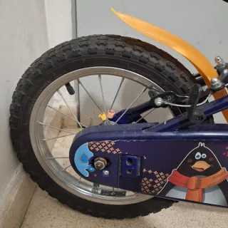 Bicicleta infantil 14"  color azul y naranja.