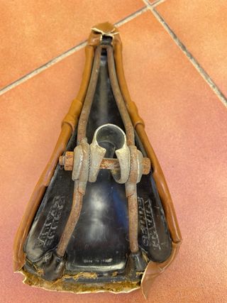 Sillín antiguo bicicleta cuero