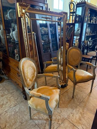 Sillones y espejo estilo Luis XV