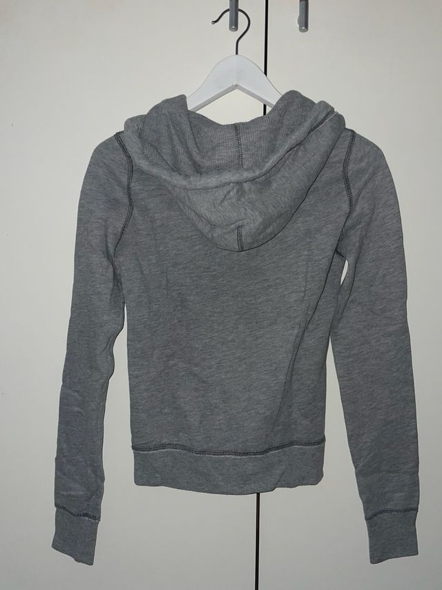 Felpa Hollister Y2K Grigia con Logo Rosa