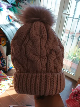 Gorro lana rosa con pompón