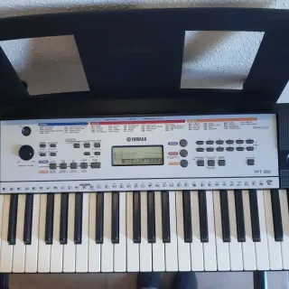 Teclado Yamaha YPT 260 con soporte