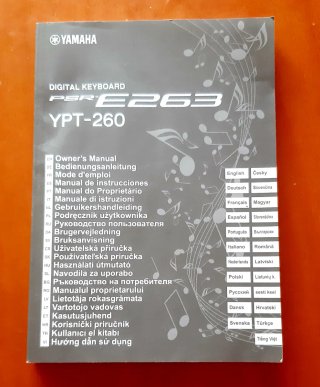 Teclado Yamaha YPT 260 con soporte