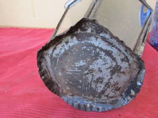 Candil antiguo de capilla con vela