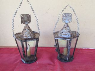 Candil antiguo de capilla con vela