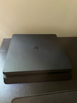 Pack PS4 Slim Negra + 2 Juegos