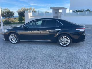 Toyota Camry Luxury 2018