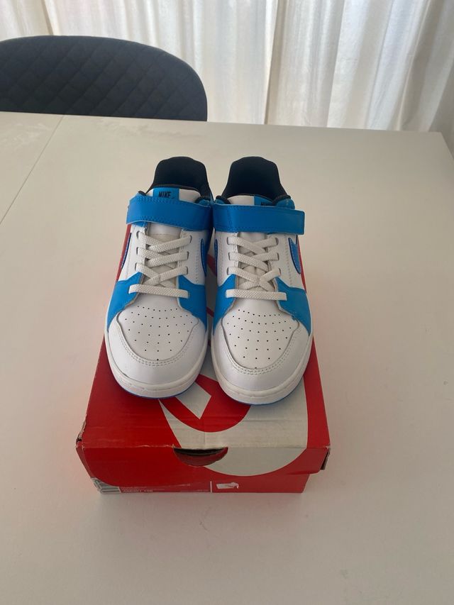 Sneakers Nike Taglia 35