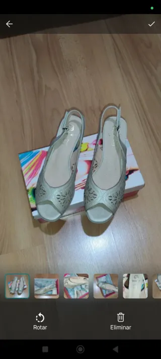 Zapatos de mujer beige y dorados