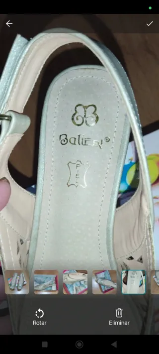 Zapatos de mujer beige y dorados