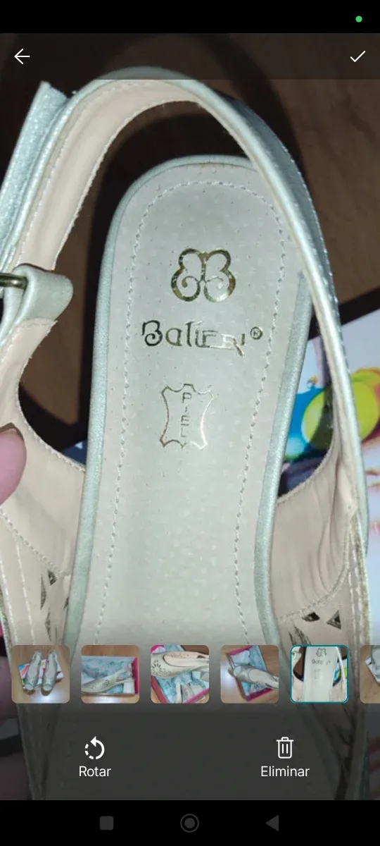 Zapatos de mujer beige y dorados