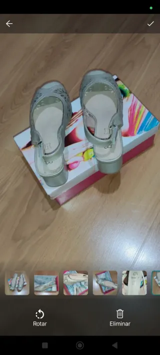 Zapatos de mujer beige y dorados