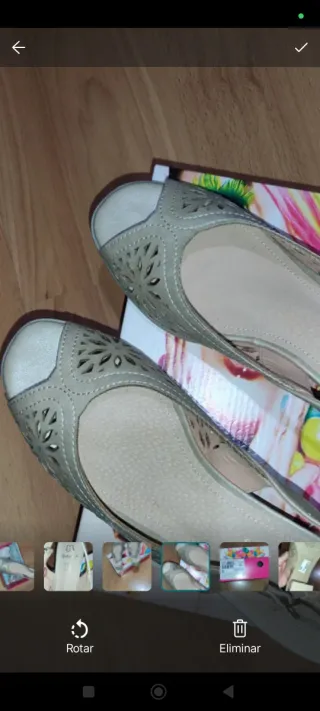 Zapatos de mujer beige y dorados