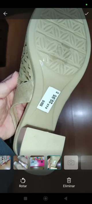 Zapatos de mujer beige y dorados