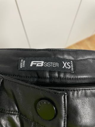 Pantalones de cuero negros mujer