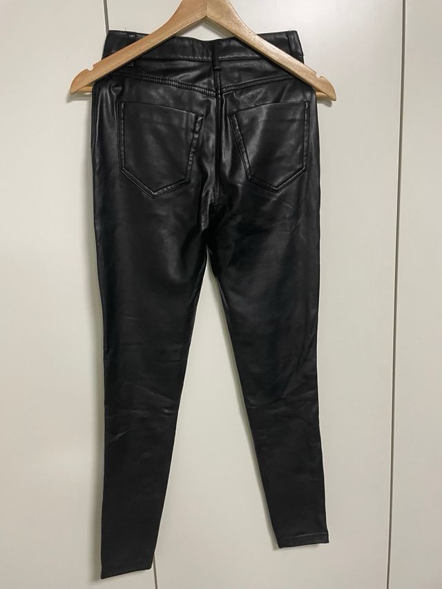 Pantalones de cuero negros mujer