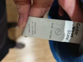 Chaqueta azul con capucha