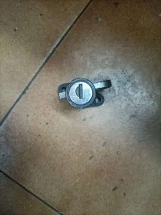 Candado porta cascos Vespino