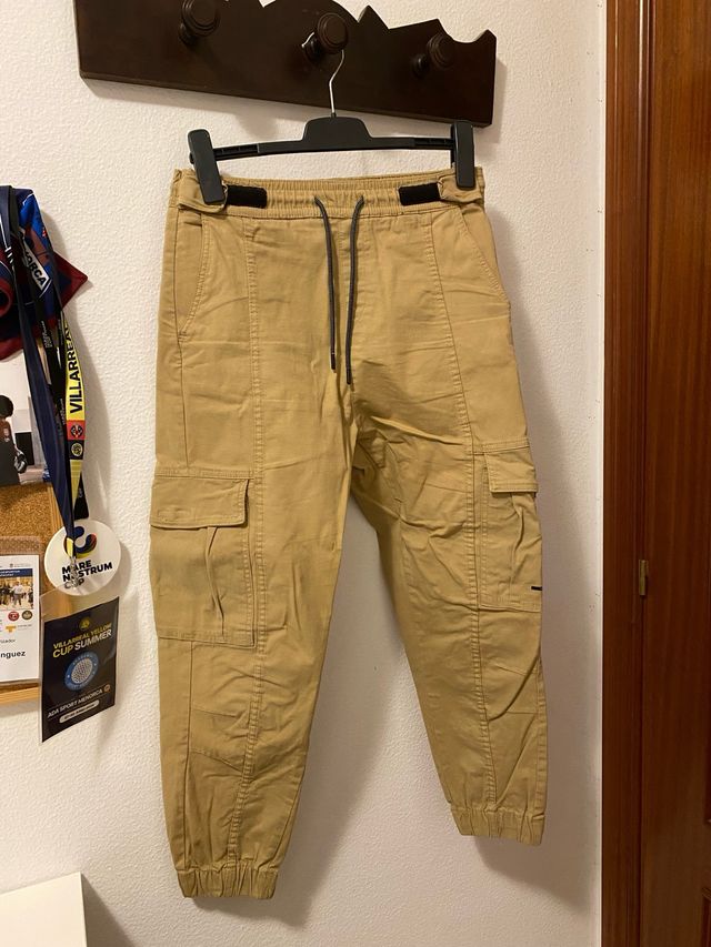 Pantalones cargo beige