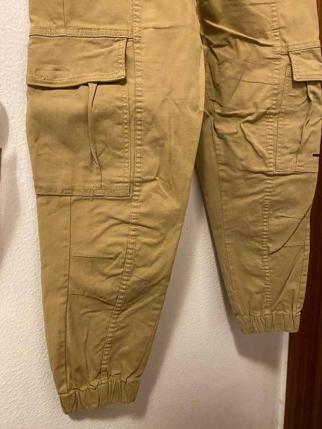 Pantalones cargo beige